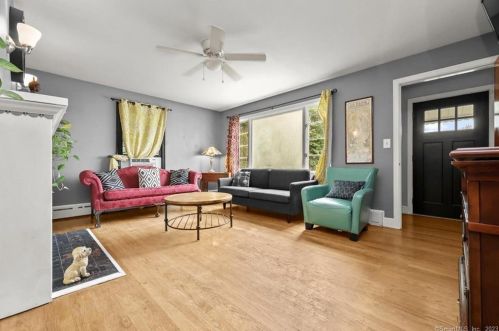 14 Day St, Ansonia, CT 06401-2112