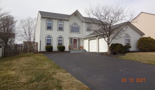296 Bend Dr, Pataskala, OH 43062-7567