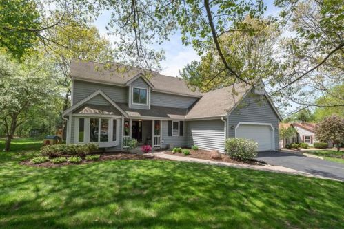 655 Cardiff Dr, Chenequa, WI 53029-2511