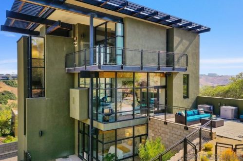 5912 Shaw Lopez Row, San Diego, CA 92121-4301