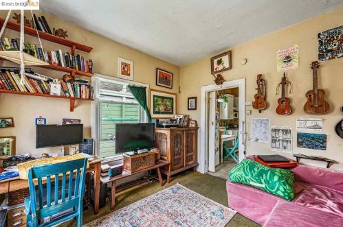 4327 Essex St, Oakland CA 94608-1216 exterior