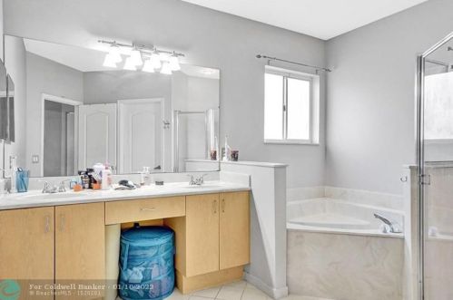 13305 32nd St, Hollywood FL 33027-3911 exterior