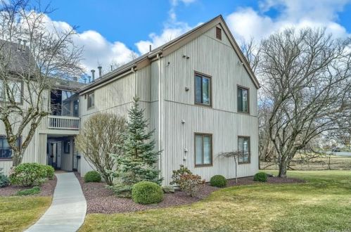 160 Sycamore Dr, Middletown, NY 10940-5448
