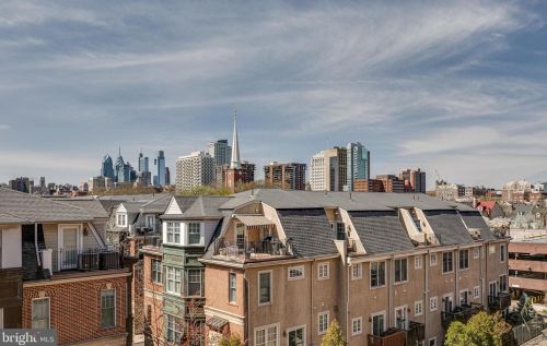 200 Lombard St, Philadelphia PA  19147-1605 exterior