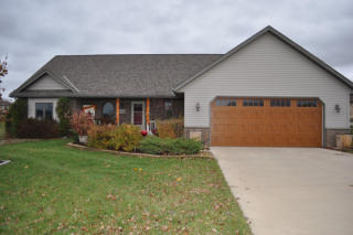 656 Willow Ln, Hartford, WI 53027-2072