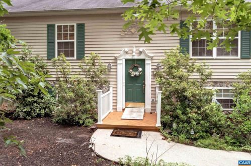 7 Bearwood Dr, Bybee, VA 22963-2842
