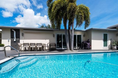 235 6th St, Dania Beach FL  33004-4147 exterior