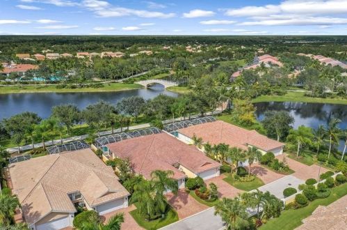 28827 Vermillion Ln, Bonita Springs, FL 34135-8590