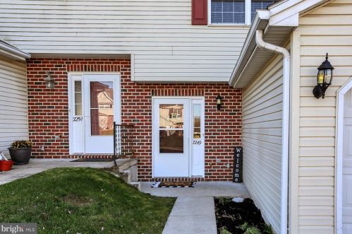 7249 Huntingdon St, Harrisburg, PA 17111-5275