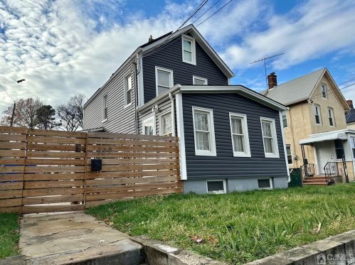 127 Fulton St, Woodbridge NJ  07095-2619 exterior