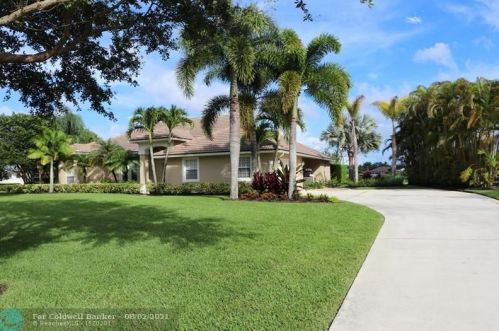 4904 Lake Grove Cir, Palm City, FL 34990-8505