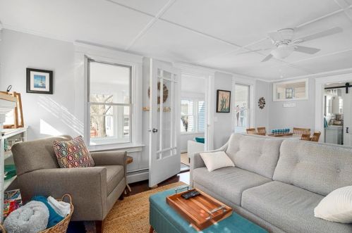 18 Lakeview Dr, South Kingstown RI  02882-1223 exterior