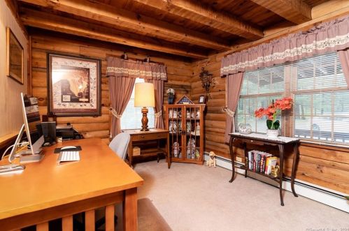 63 Red Oak Hill Rd, Farmington CT  06032-2201 exterior