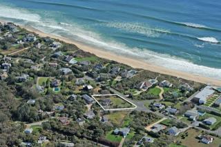35 Surfside Ave, Hither Plains, NY 11954-5353