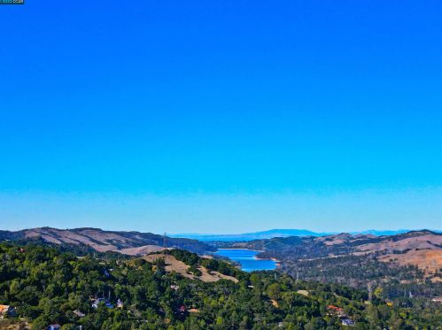 122 El Toyonal, Orinda CA  94563-2133 exterior