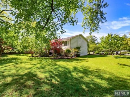 550 Franklin Ave, Franklin Lakes NJ  07417-2512 exterior