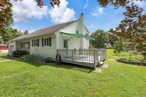 2780 Denby Dr, Yorktown Hgts NY  10598-3016 exterior