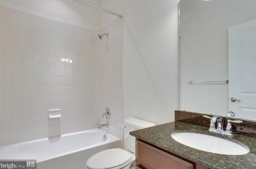 1735 Rockledge Ter, Woodbridge VA  22192-2512 exterior