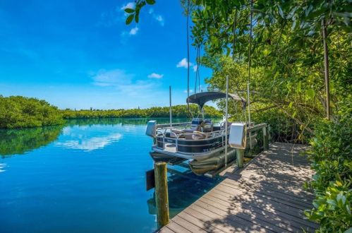 2718 Casey Ky Rd, Nokomis FL  34275-3306 exterior