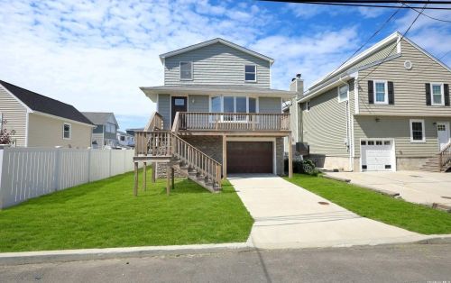 7 Harrison Ave, Babylon, NY 11702-4224