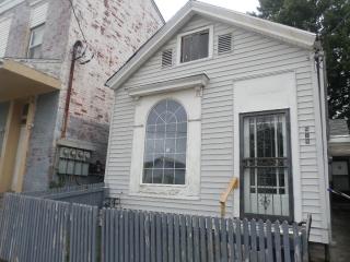 919 Saint Catherine St, Louisville, KY 40204-1846