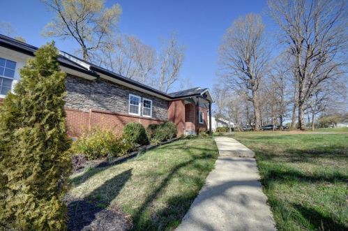 309 Holly Hill Rd, Thomasville NC  27360-5821 exterior