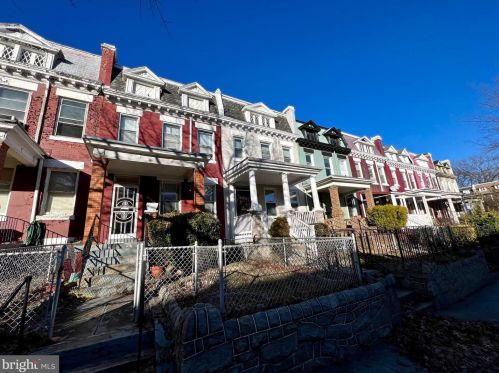 168 Uhland Ter, Washington, DC 20002-1322