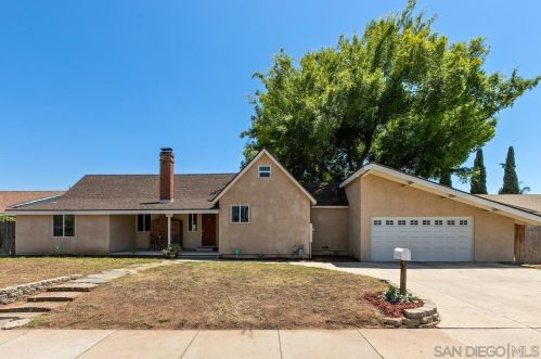 1521 Melody Ln, El Cajon CA  92019-2016 exterior