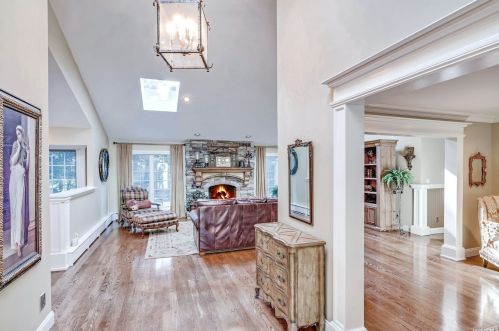 15 Frost Valley Rd, Mount Sinai NY  11766-1401 exterior