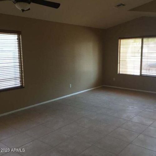 8036 56th Ln, Glendale, AZ 85302-4661