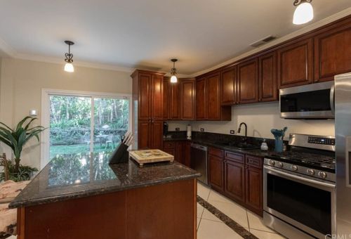 4226 Sepulveda, Van Nuys CA 91402-4305 exterior