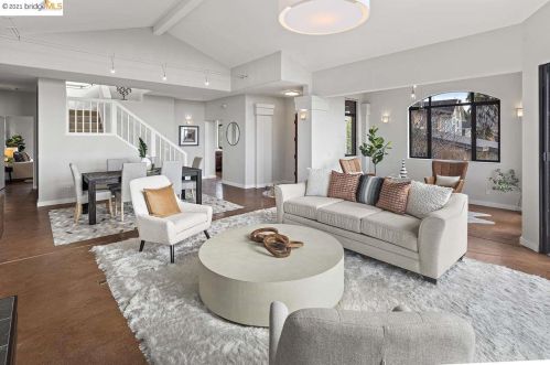 6310 Contra Costa Rd, Oakland CA 94618-2144 exterior