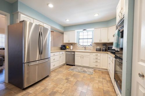 2009 Heards Lane Cir, Galveston, TX 77551-1366