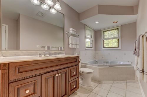 8601 Fair Oaks Ln, Dyer IN  46373-9395 exterior
