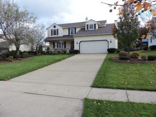 727 Salem Ln, Brunswick, OH 44212-2382
