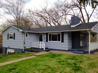 111 Mcgovran Rd, Charleston, WV 25314-1801