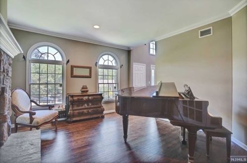 58 Finch Rd, Skyline Lakes NJ  07456-2423 exterior