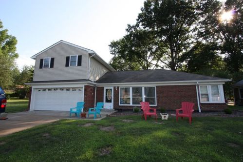 2864 Chestnut Rd, Cleveland, OH 44131-3610