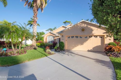 584 Birch Ct, Sebastian, FL 32958-3935