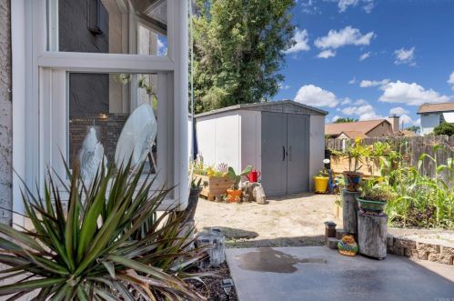 10121 Paseo Palmas Dr, Lakeside CA  92040-2342 exterior