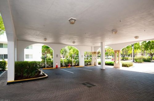 375 5th Ave, Naples FL  34102-6519 exterior