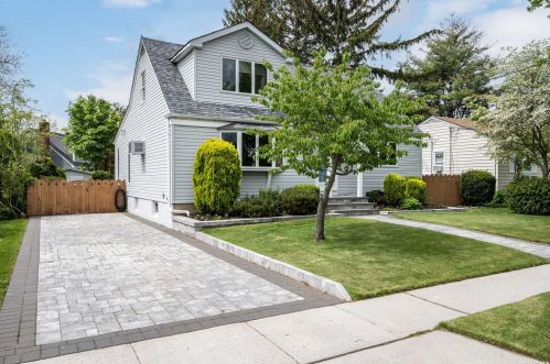 2311 Garfield St, North Bellmore, NY 11710-2105