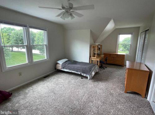 32 Windward Ct, Collegeville PA  19426-2869 exterior