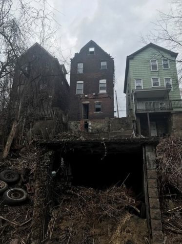 2258 Hawthorne Ave, Pittsburgh PA 15229-2044 exterior