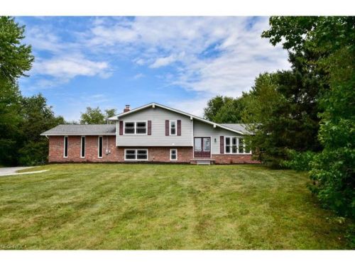 3419 Eberly Rd, Hartville, OH 44632-9204