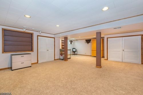 38 Cross Rd, Greystone Park NJ 07950-3207 exterior