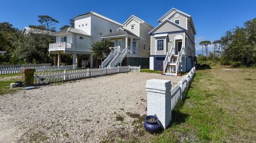 139 Gunn St, Saint George Island, FL 32328-2878