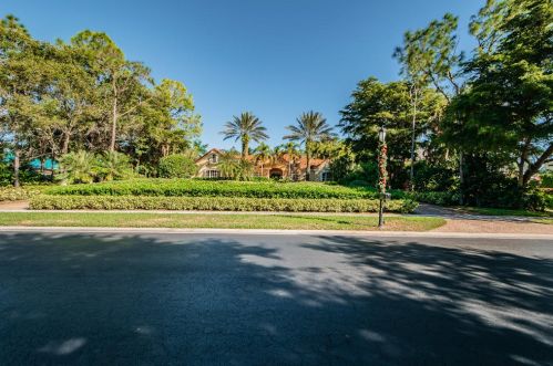 9126 The Ln, Naples, FL 34109-1561