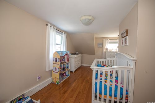 1051 Hamilton Ave, North Lindenhurst NY  11757-2130 exterior