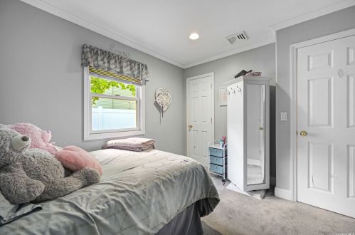 3 Bowman Ln, San Remo NY  11754-2006 exterior